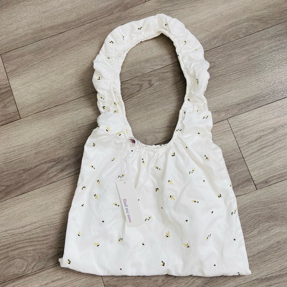 Find Me Now Ruffle Shoulder Bag NWT - Picture 4 of 8
